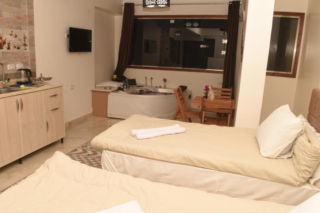 Hotel Luxury Panoramic Pyramids & Jacuzzi