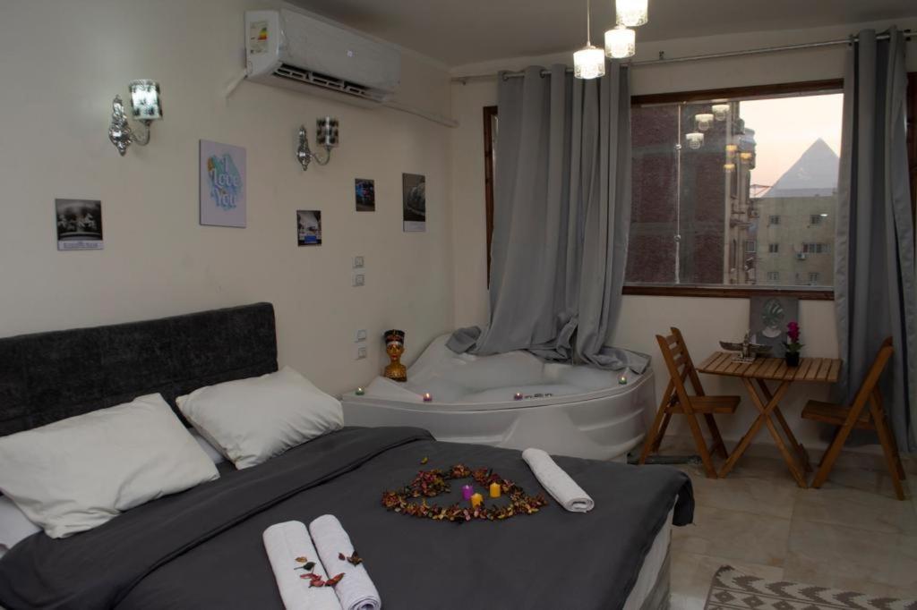Luxury Panoramic Pyramids & Jacuzzi Cairo