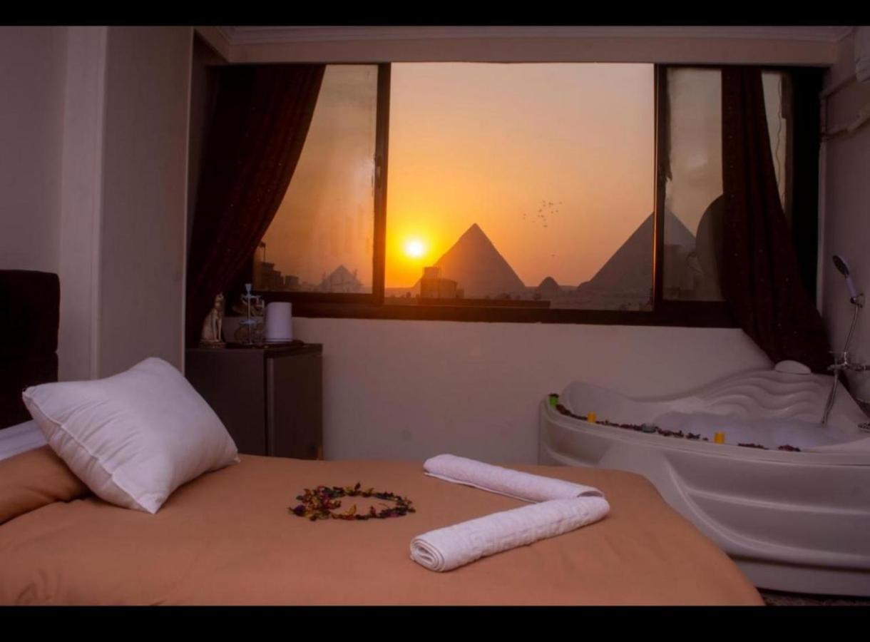 Luxury Panoramic Pyramids & Jacuzzi 3* Cairo