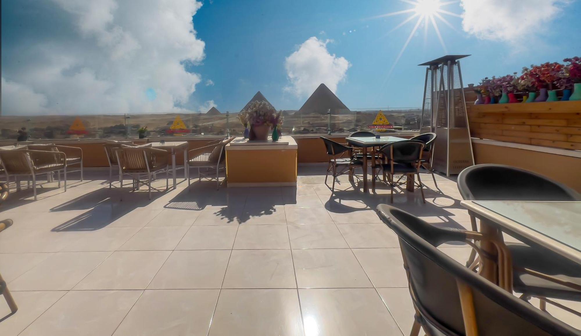 Hotel Luxury Panoramic Pyramids & Jacuzzi
