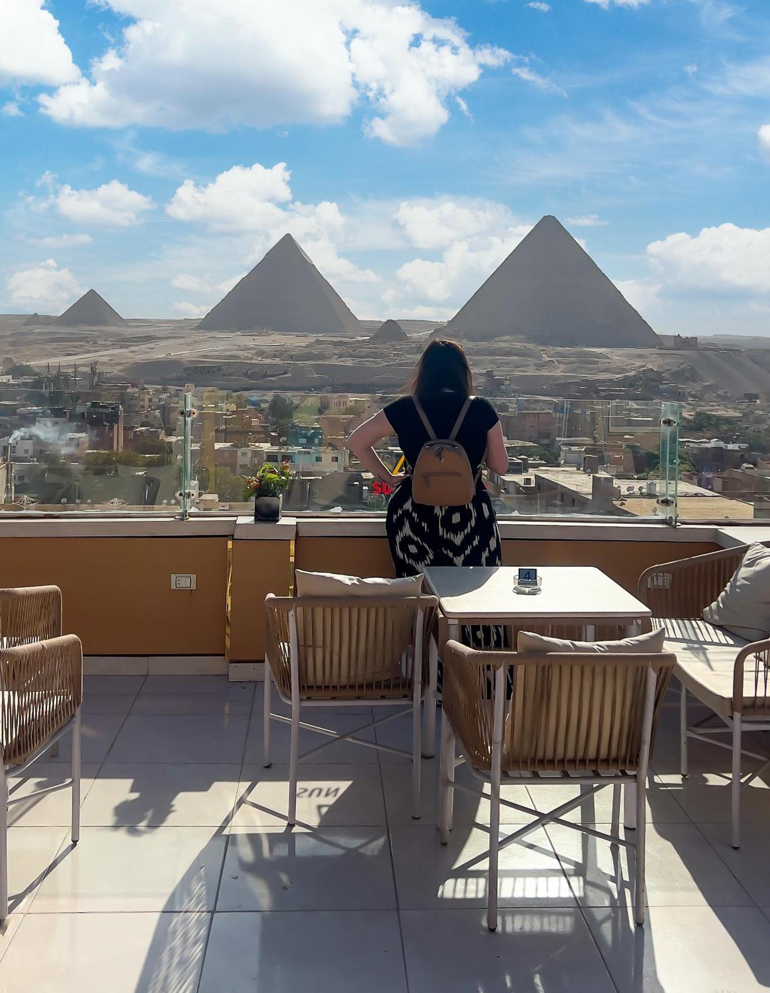 Luxury Panoramic Pyramids & Jacuzzi Cairo