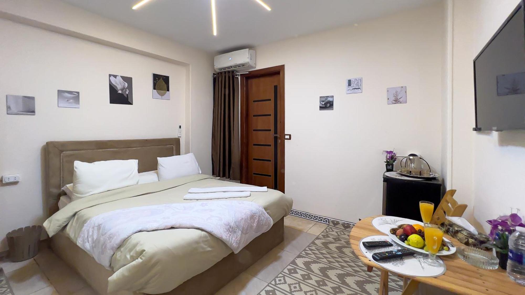 Hotel Luxury Panoramic Pyramids & Jacuzzi