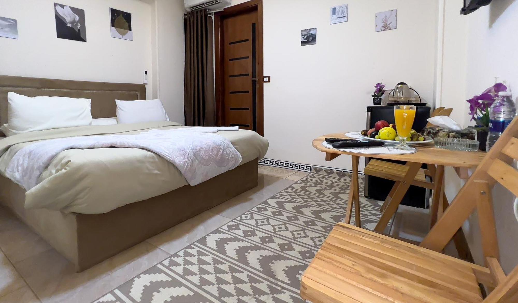 Luxury Panoramic Pyramids & Jacuzzi Hotel