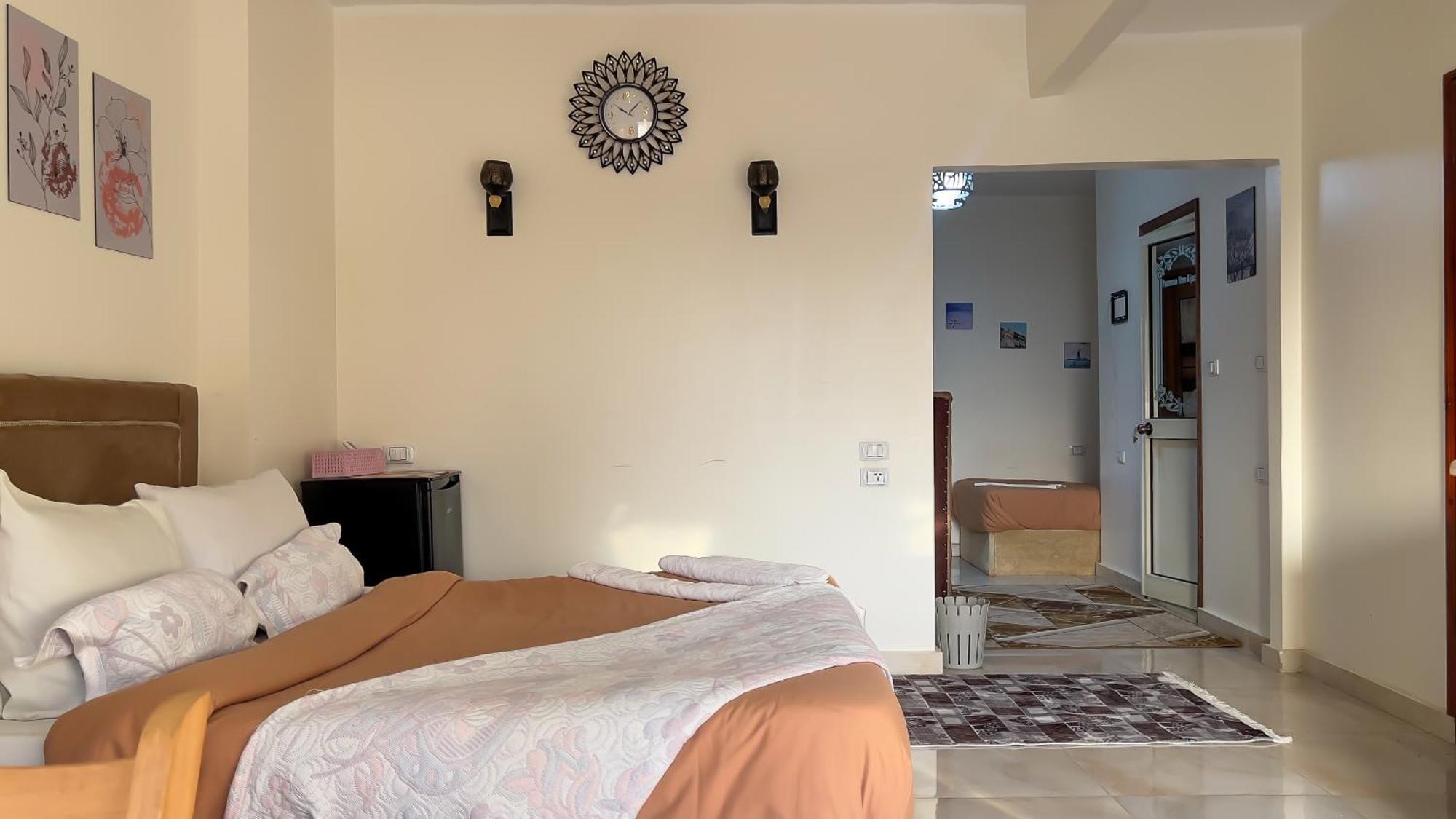 Luxury Panoramic Pyramids & Jacuzzi
