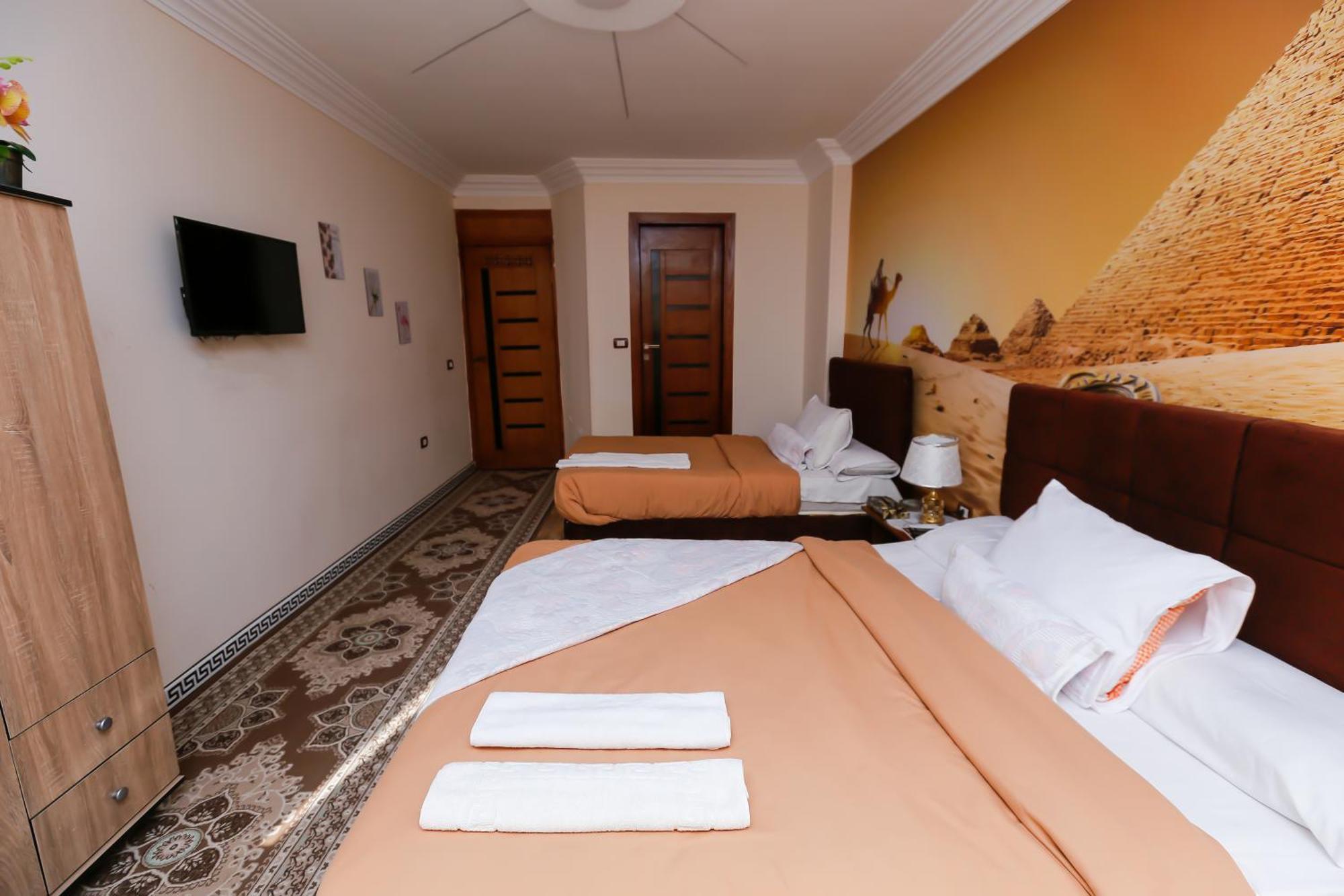 Hotel Luxury Panoramic Pyramids & Jacuzzi 3*