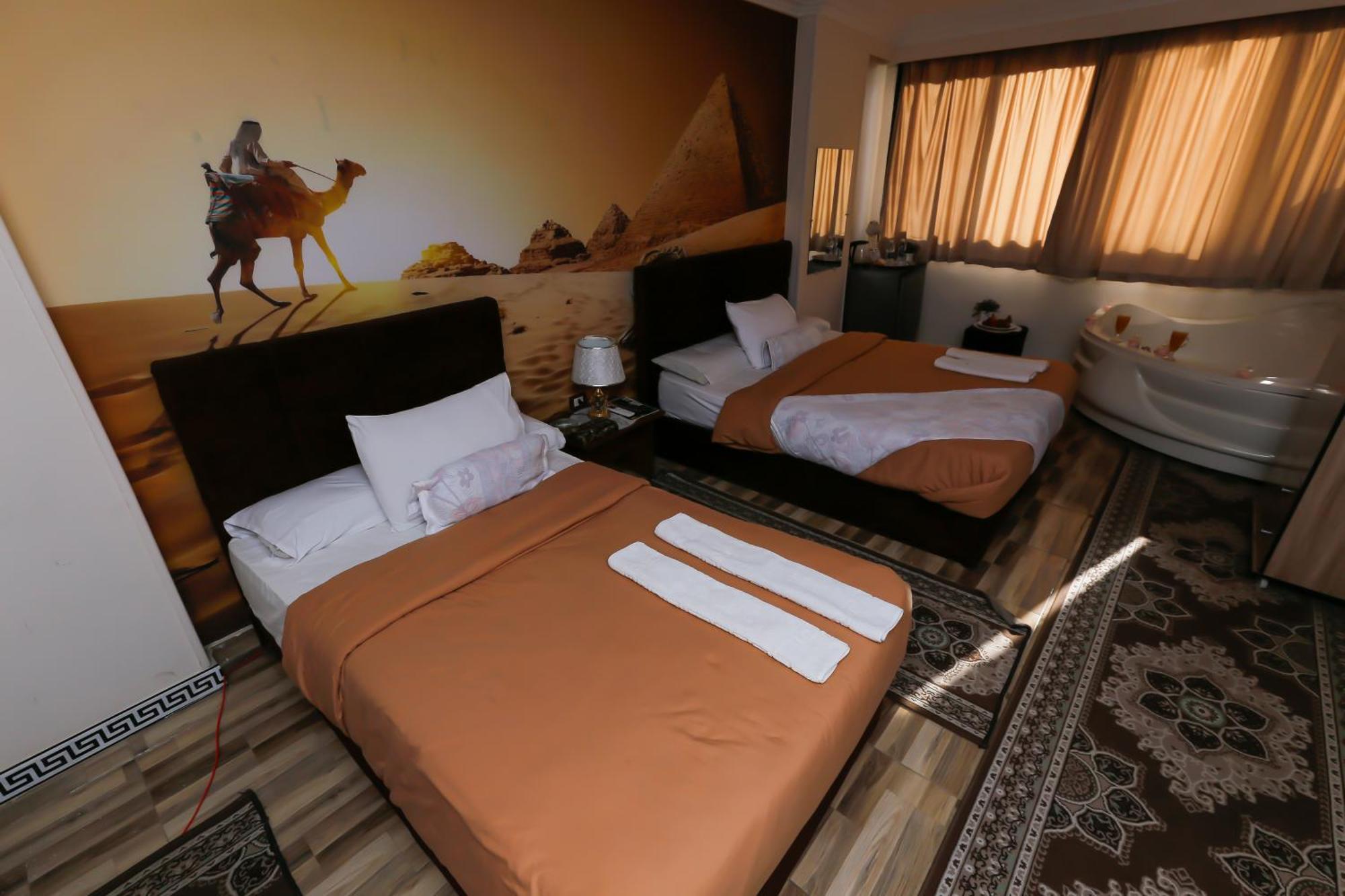 Hotel Luxury Panoramic Pyramids & Jacuzzi Cairo