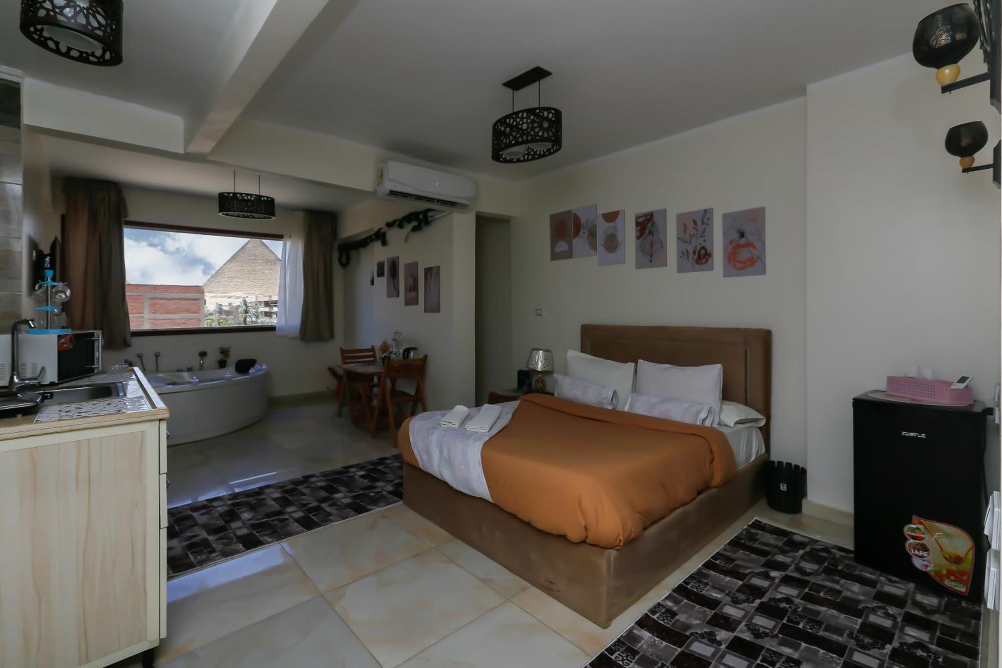 Luxury Panoramic Pyramids & Jacuzzi Hotel