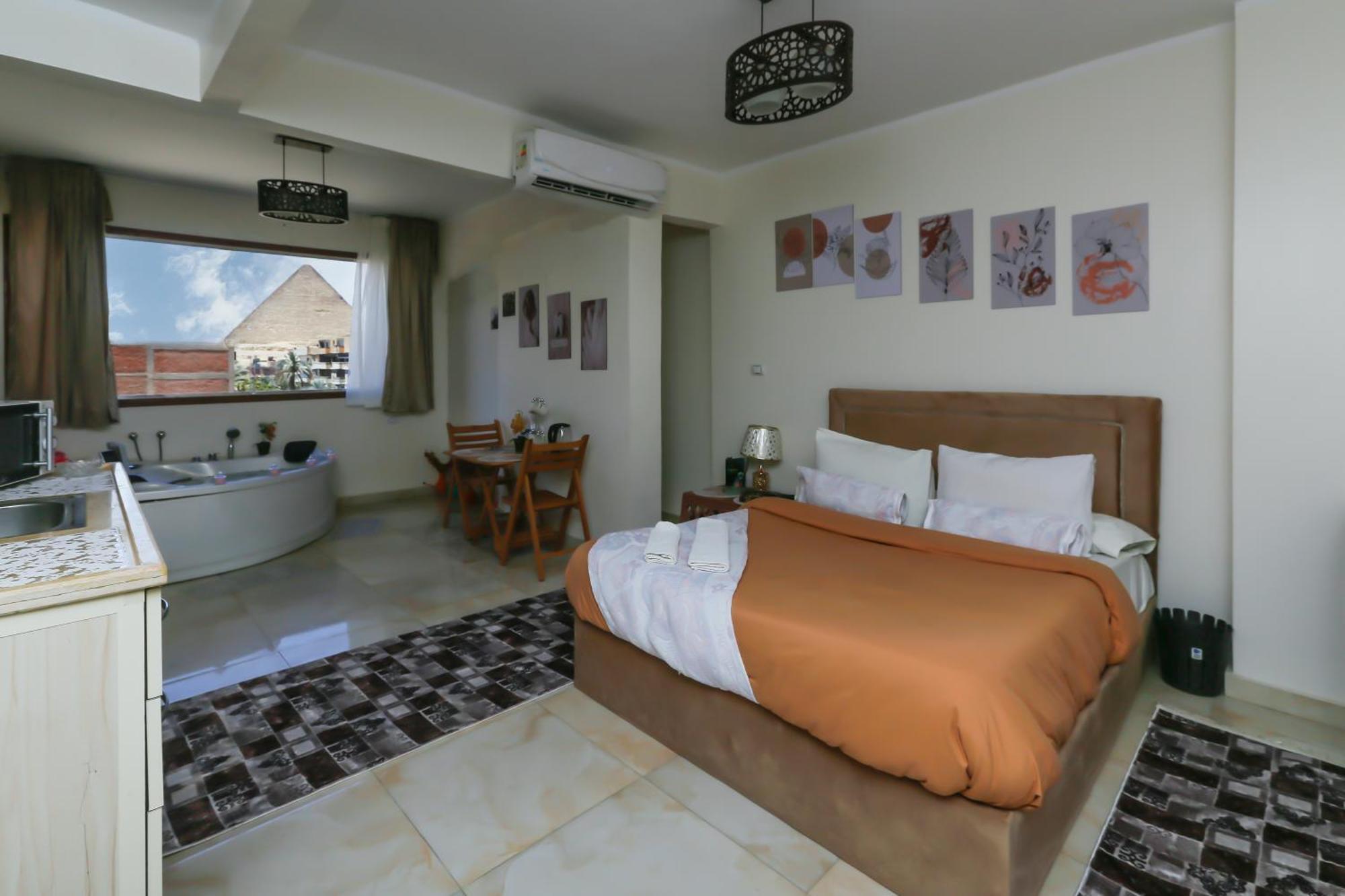 Luxury Panoramic Pyramids & Jacuzzi 3*