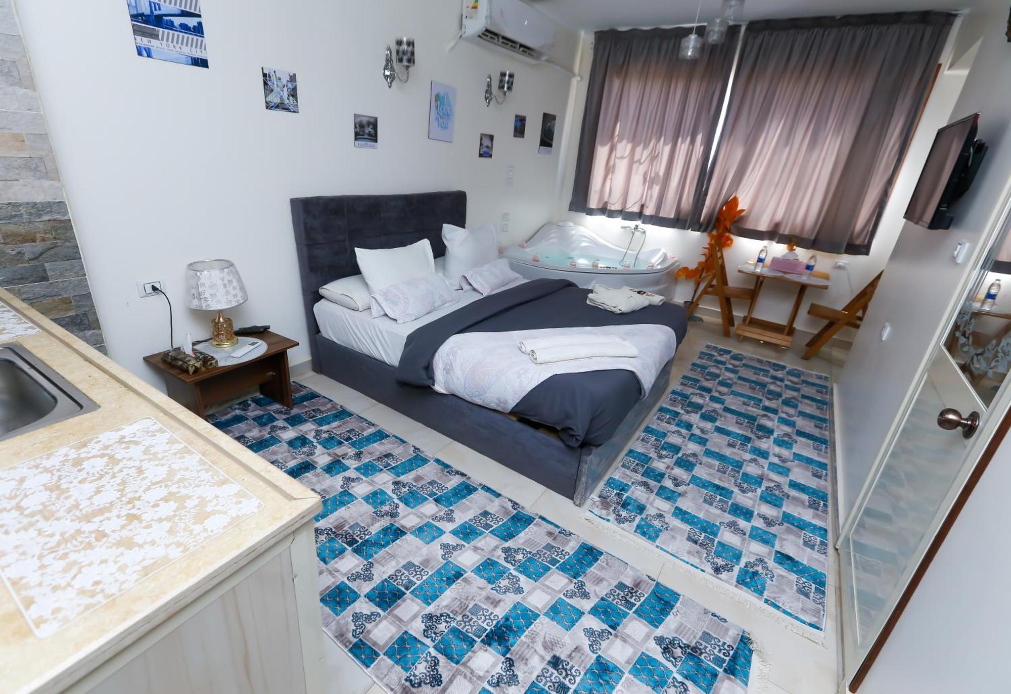 Hotel Luxury Panoramic Pyramids & Jacuzzi