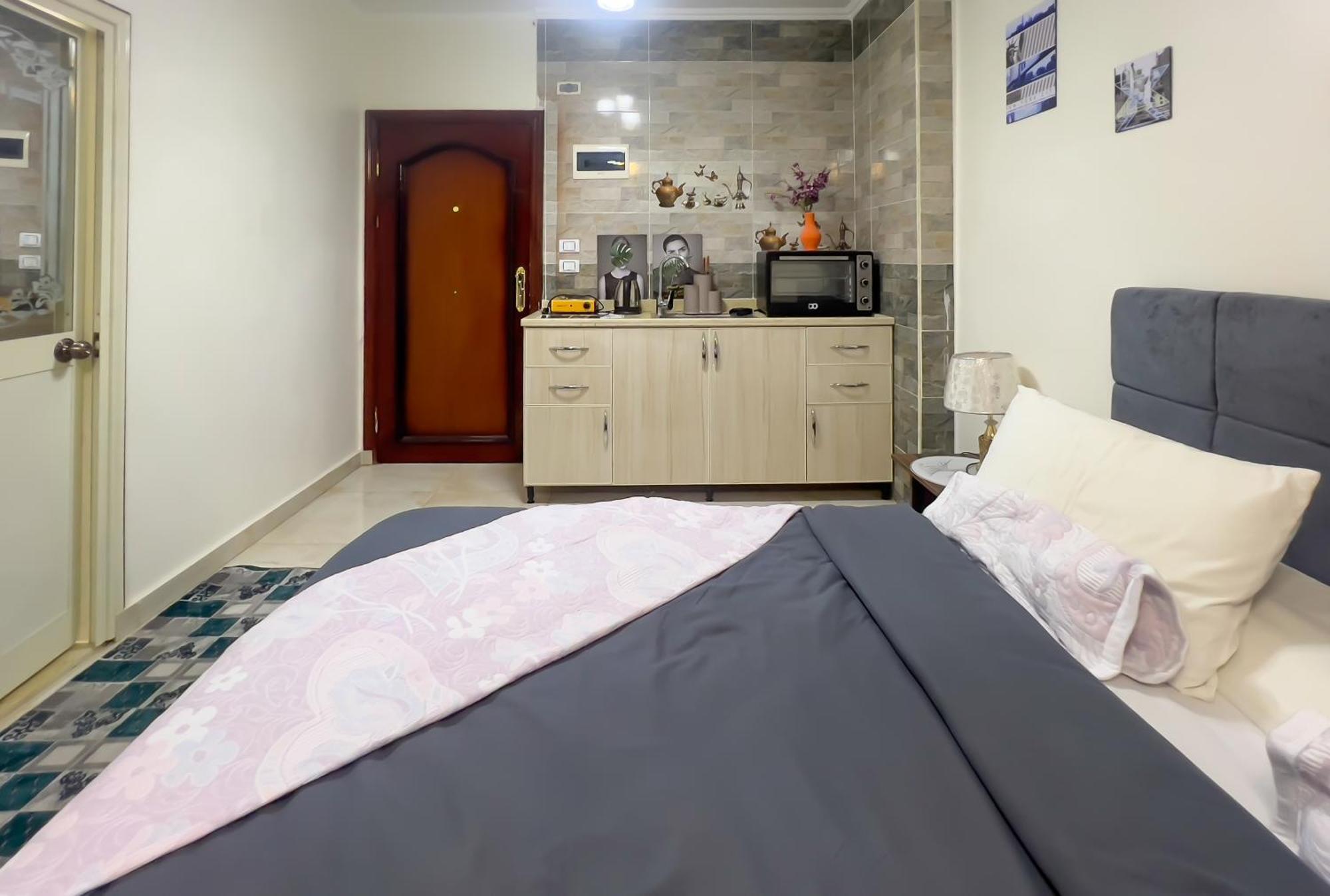 Luxury Panoramic Pyramids & Jacuzzi 3* Cairo
